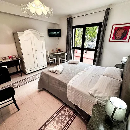 לינה וארוחת בוקר Casa Contessa צ'פאלו
