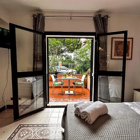 לינה וארוחת בוקר Casa Contessa צ'פאלו